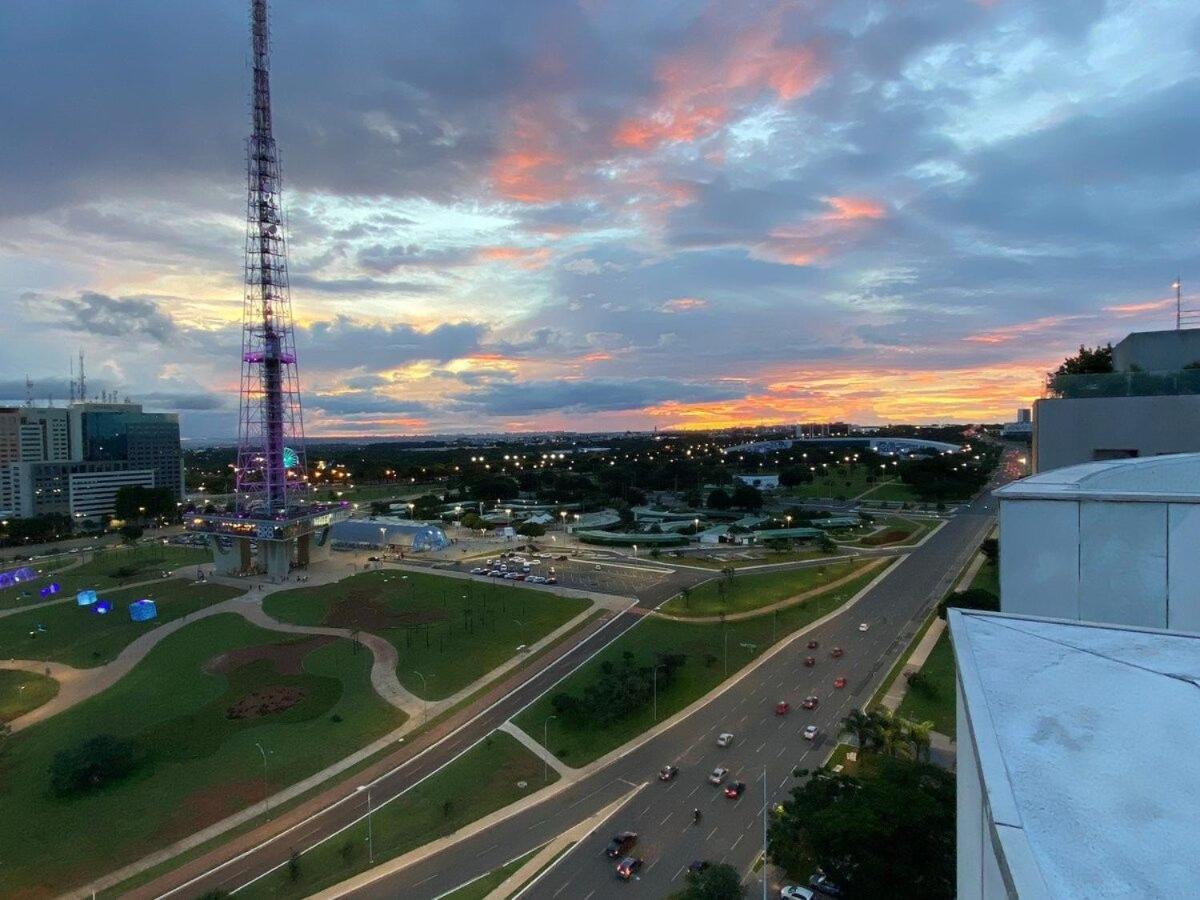 Flat Encantador No 7º Com Vista Pra Torre De Tv Brasília Buitenkant foto